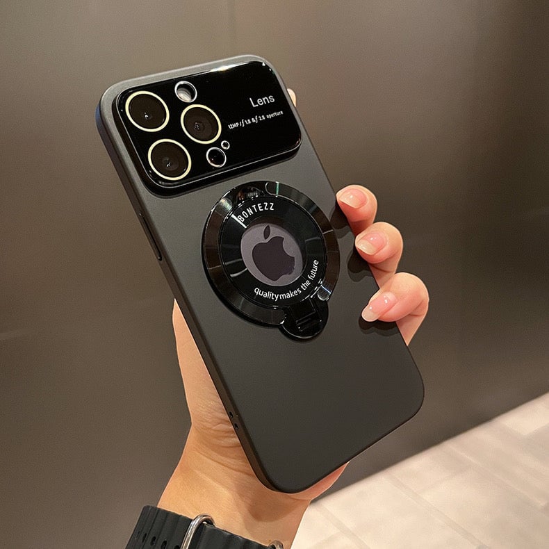 Magnetic iPhone Case – Effortless Charging and Built-in Stand for Convenience 7